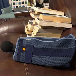 Velpeau Blue arm sling